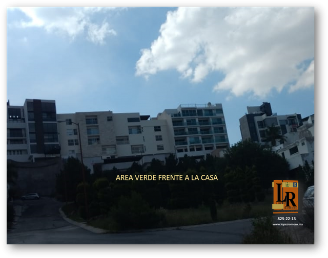 Fotografía de CASA EN OBRA GRIS EN LOMAS DEL TEC CON AREA VERDE FRENTE A LA CASA