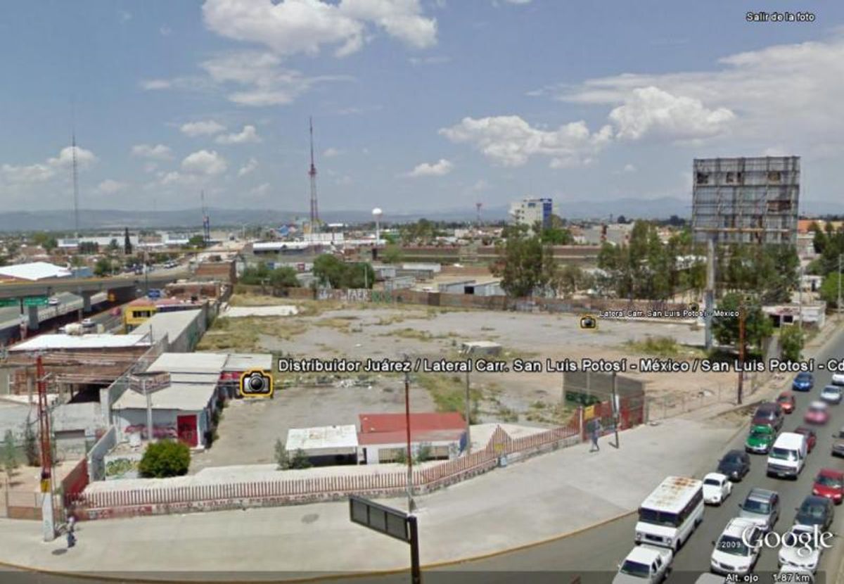 Fotografía de RENTA DE TERRENO COMERCIAL A 5 MINUTOS DEL CENTRO,DE LA ZONA INDUSTRIAL Y AEROPUERTO