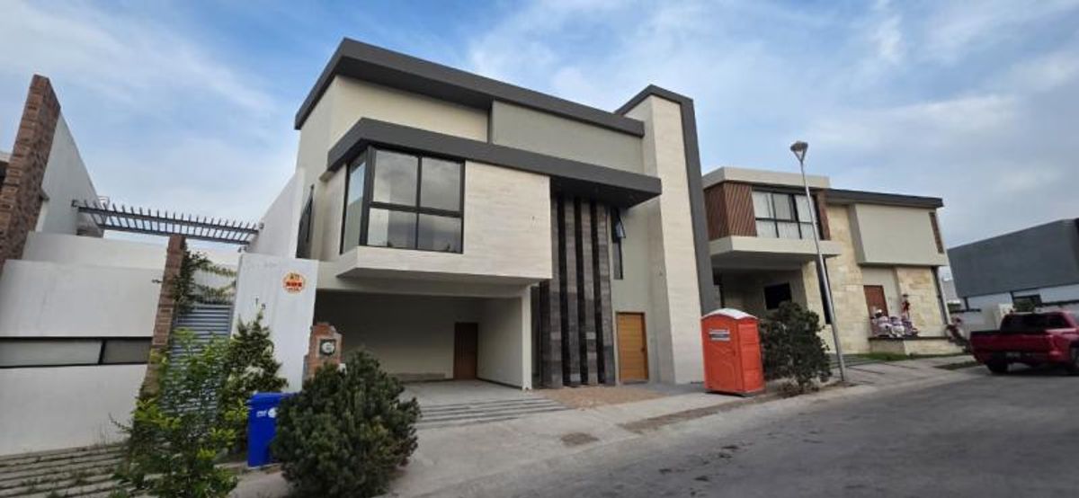 Fotografía de CASA EN VENTA EN LA LOMA CLUB DE GOLF CON ROOF 