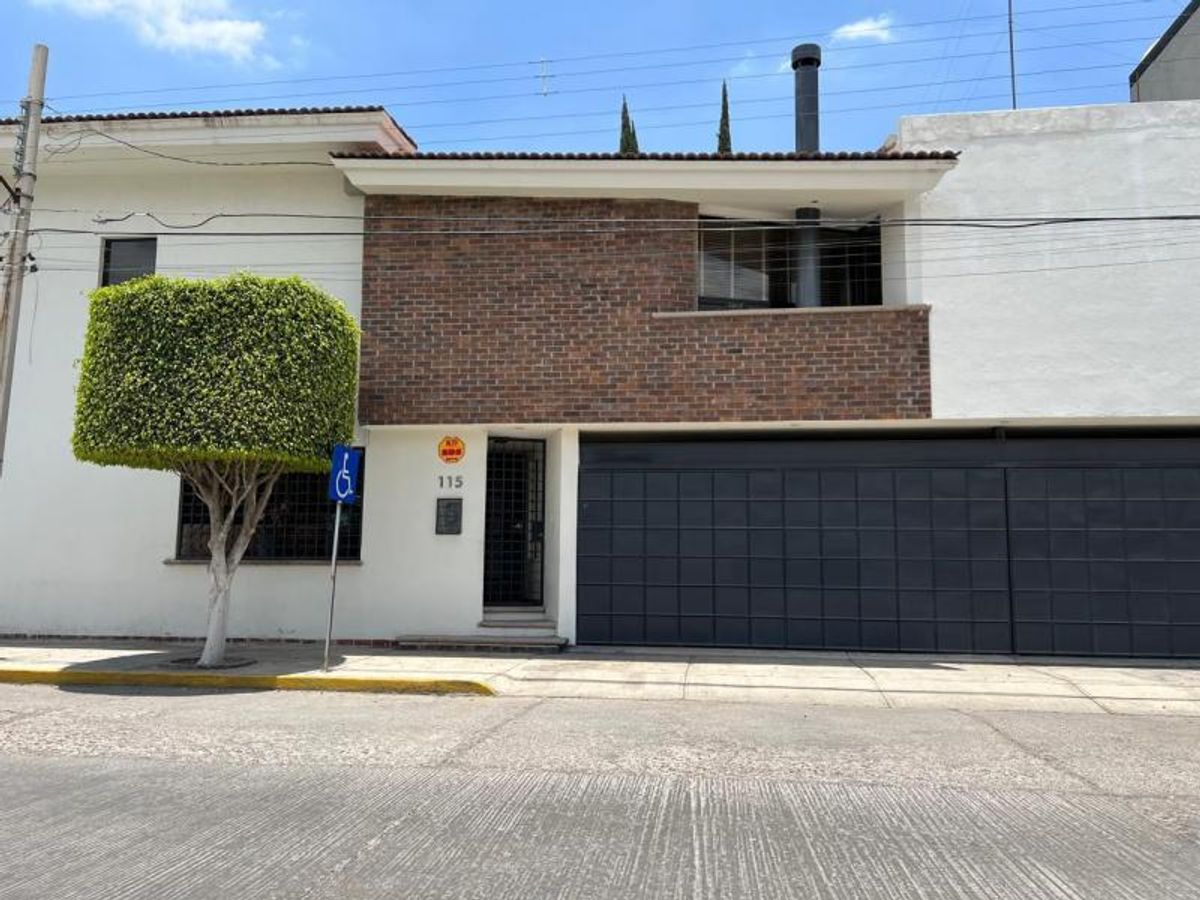 Fotografía de EXCELENTE CASA EN VENTA EN ESQUINA EN COLONIA JARDIN