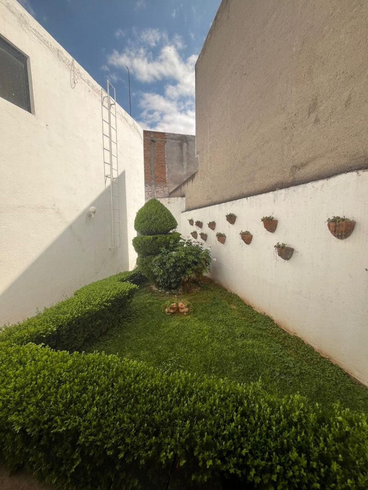 Fotografía de CASA EN VENTA EN LOMAS 4 SECCION EN ESQUINA