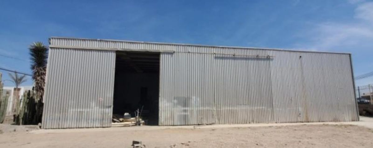 Fotografía de NAVE INDUSTRIAL CON OFICINAS EN RENTA