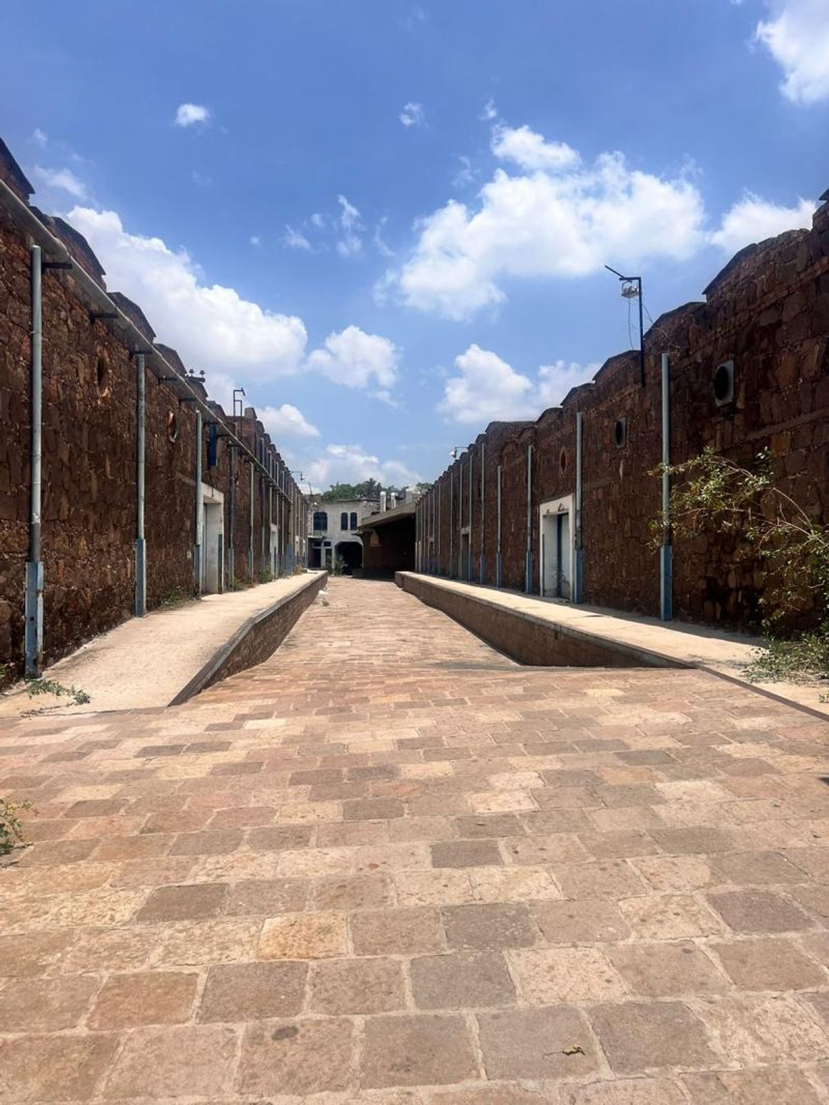 Fotografía de BODEGA EN VENTA EN ZONA CENTRO FRENTE A LA ALAMEDA IDEAL PARA HOTEL, UNIVERSIDAD, ESCUELA 