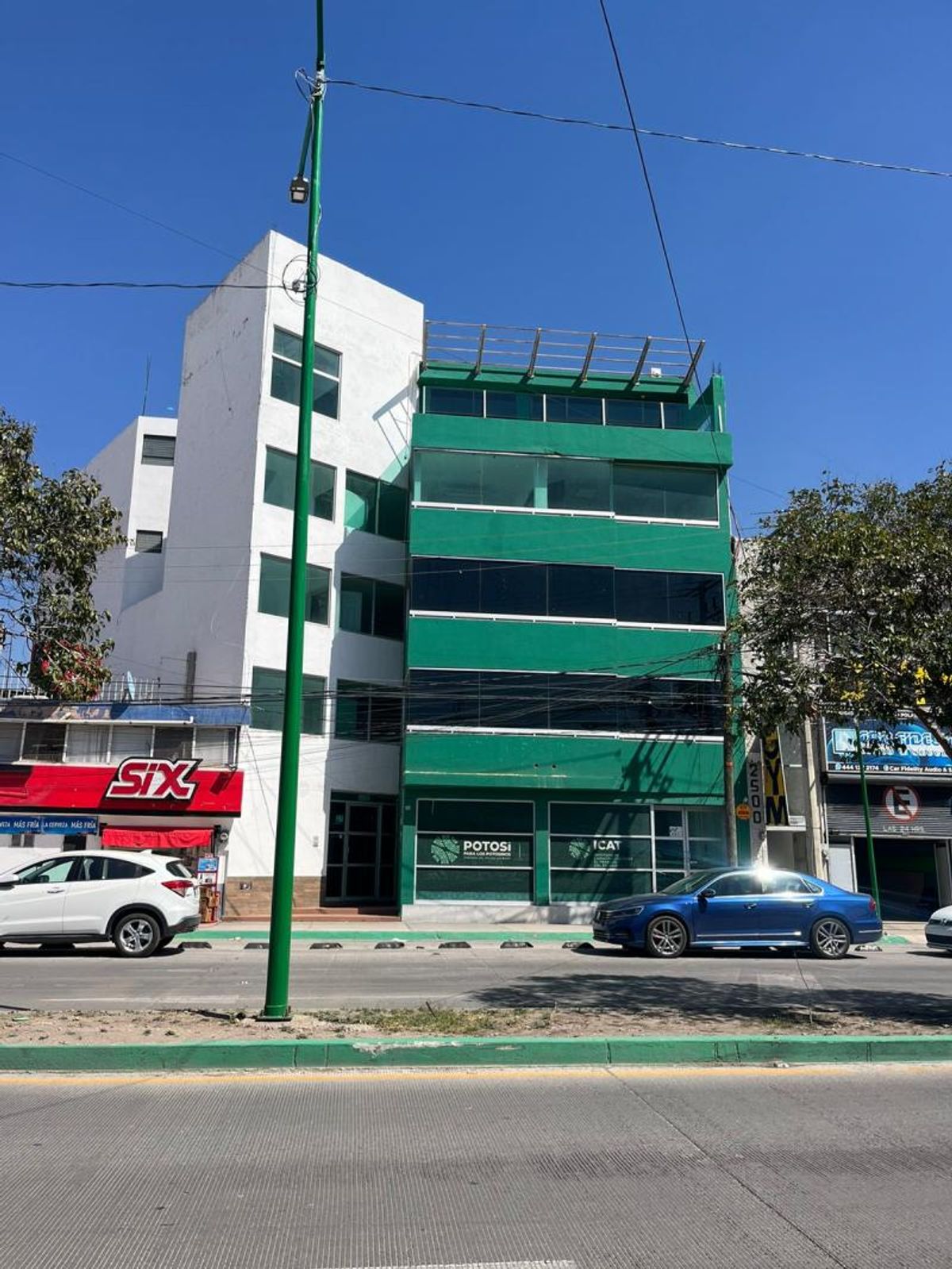 Fotografía de EDIFICIO EN RENTA SOBRE HIMNO NACIONAL