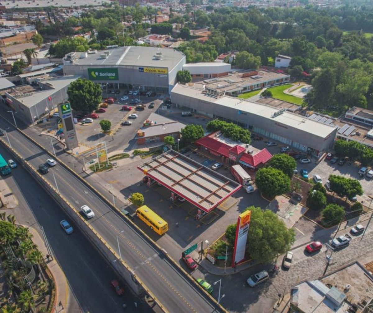 Fotografía de RENTA LOCALES EN PLAZA MUÑOZ CAMPESTRE