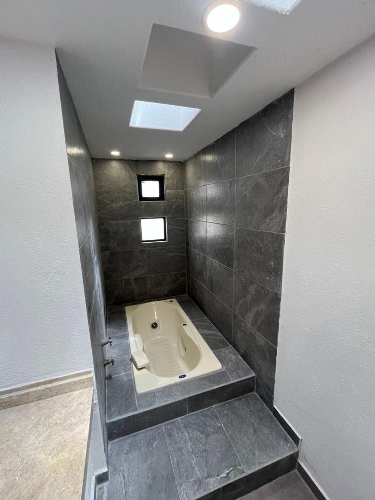 Fotografía de CASA EN VENTA EN LOMAS DEL TEC RECIEN REMODELADA