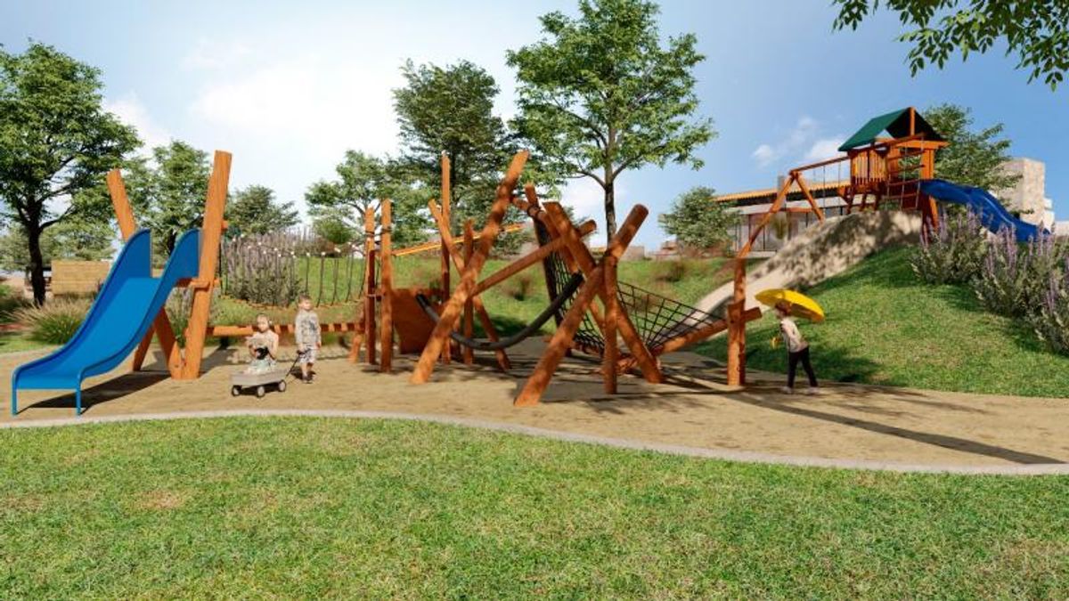 Área de juegos infantiles al aire libre con estructuras de madera y resbaladillas azules