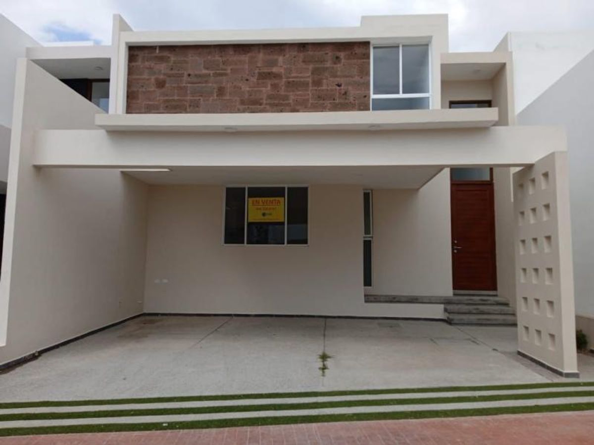 Fachada de casa moderna con cochera techada para dos autos y muro de piedra