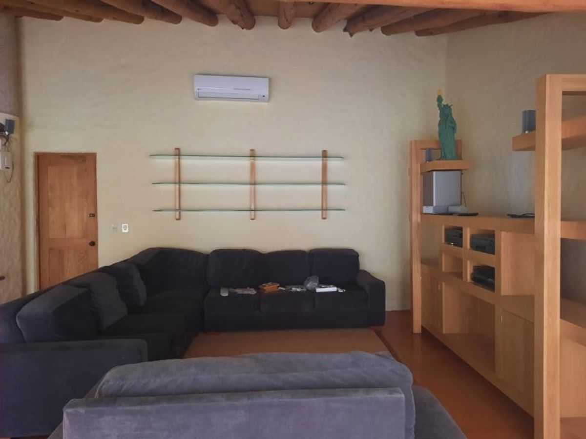 Fotografía de VENTA DE CASA EN PRIVADA Y ZONA DE LUJO EN LOMAS 3A SECCION