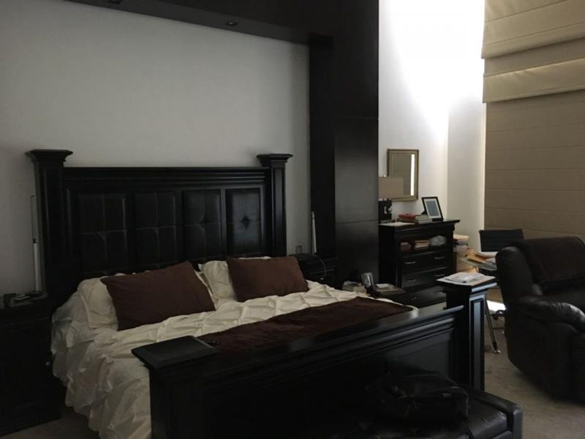 Fotografía de CASA EN VENTA EN LA LOMA CLUB DE GOLF CON 1180 M2 DE CONSTRUCCIÓN, 6 RECAMARAS CON BAÑO COMPLETO Y  EXCELENTE UBICACIÓN