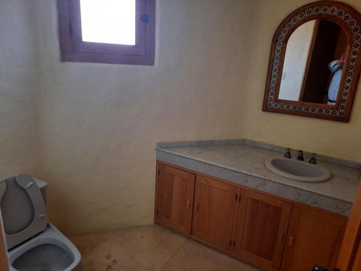 Fotografía de VENTA DE CASA EN PRIVADA Y ZONA DE LUJO EN LOMAS 3A SECCION