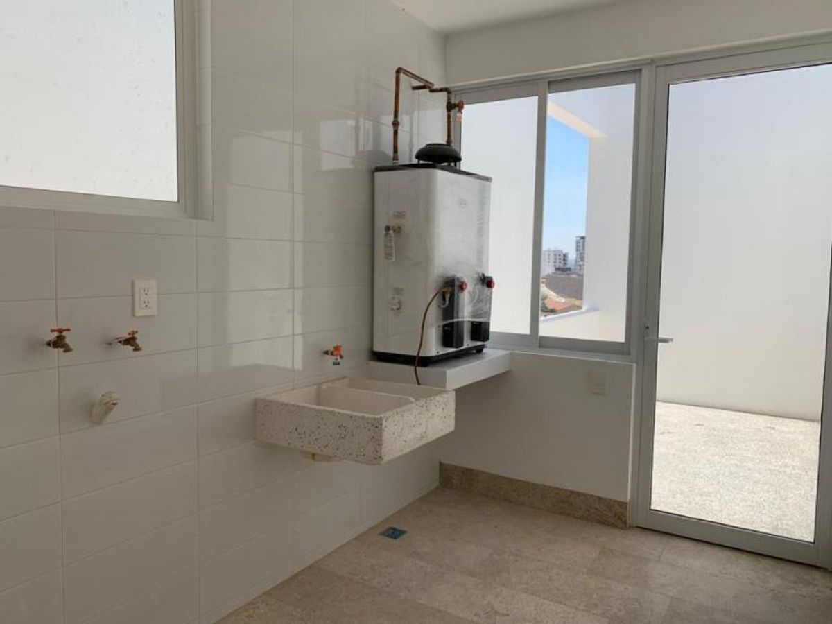 Fotografía de CASA EN VENTA EN CLUB DE GOLF LA LOMA
