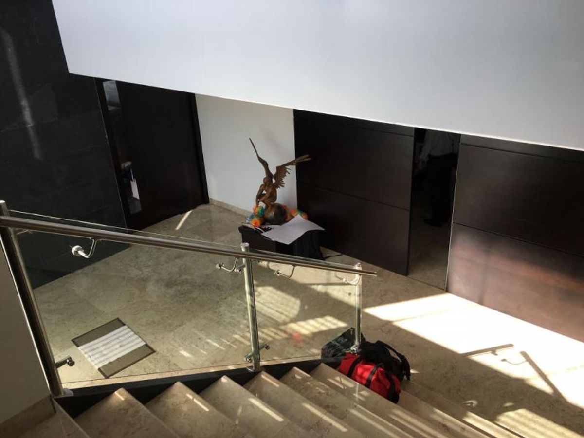 Fotografía de CASA EN VENTA EN LA LOMA CLUB DE GOLF CON 1180 M2 DE CONSTRUCCIÓN, 6 RECAMARAS CON BAÑO COMPLETO Y  EXCELENTE UBICACIÓN