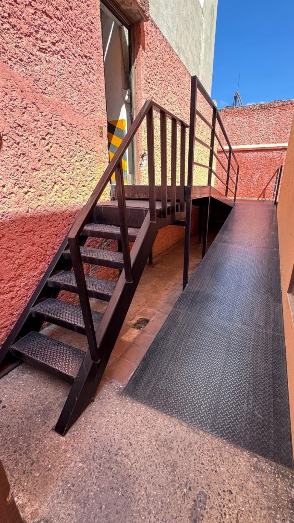 Fotografía de OFICINA EN VENTA CON MUY BUENA UBICACION SOBRE CARRANZA