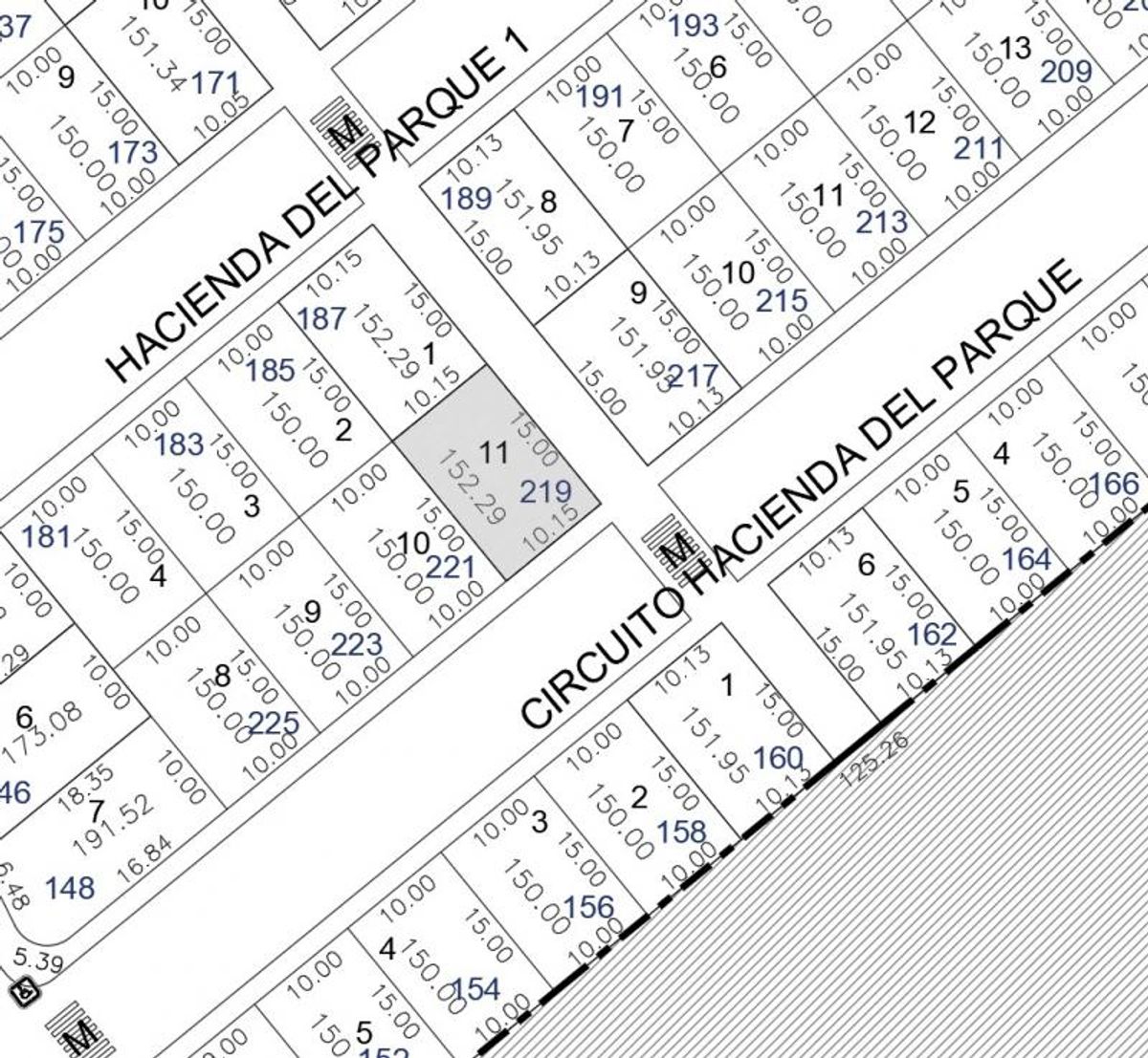 Plano catastral que muestra la distribución de lotes, números, dimensiones perimetrales y vialidades