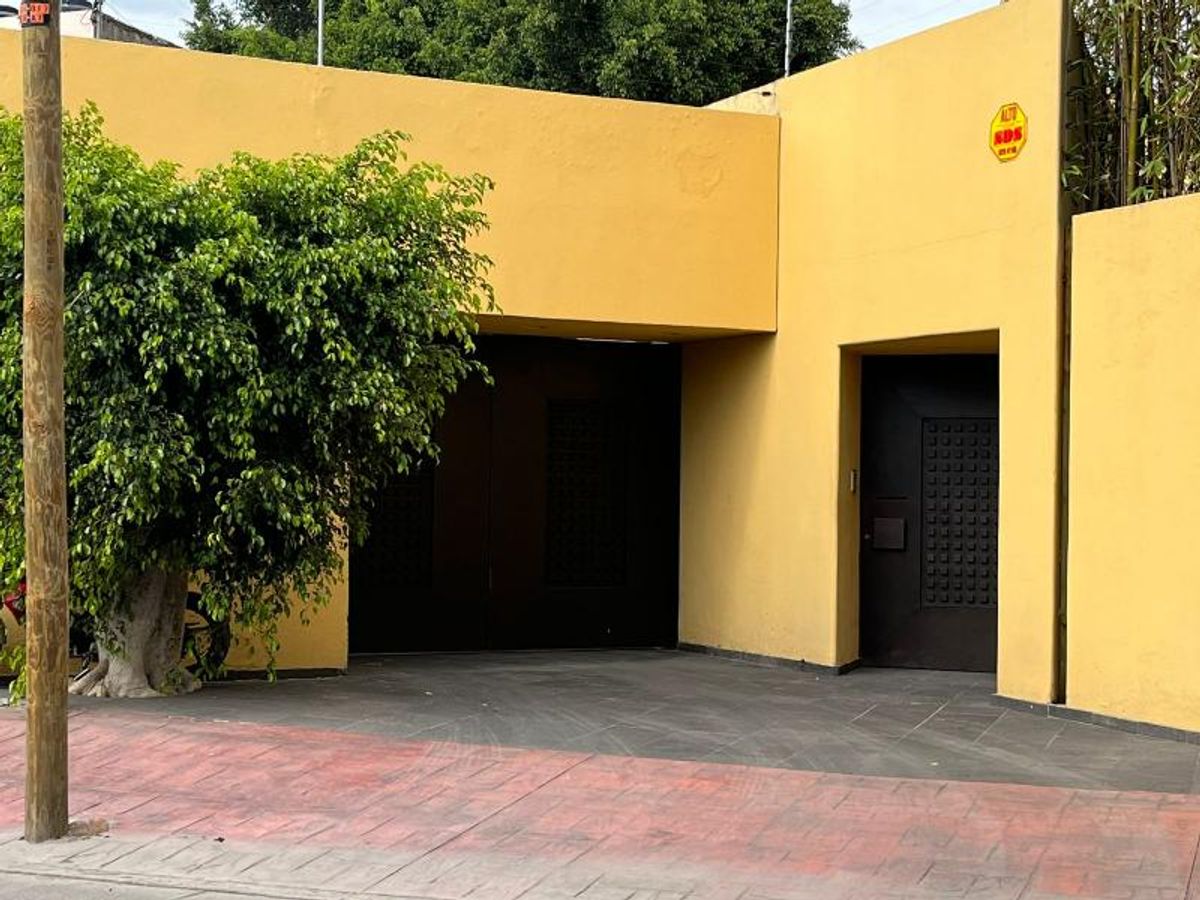 Fotografía de EXCELENTE CASA EN VENTA A UNA CUADRA DEL PARQUE DE MORALES