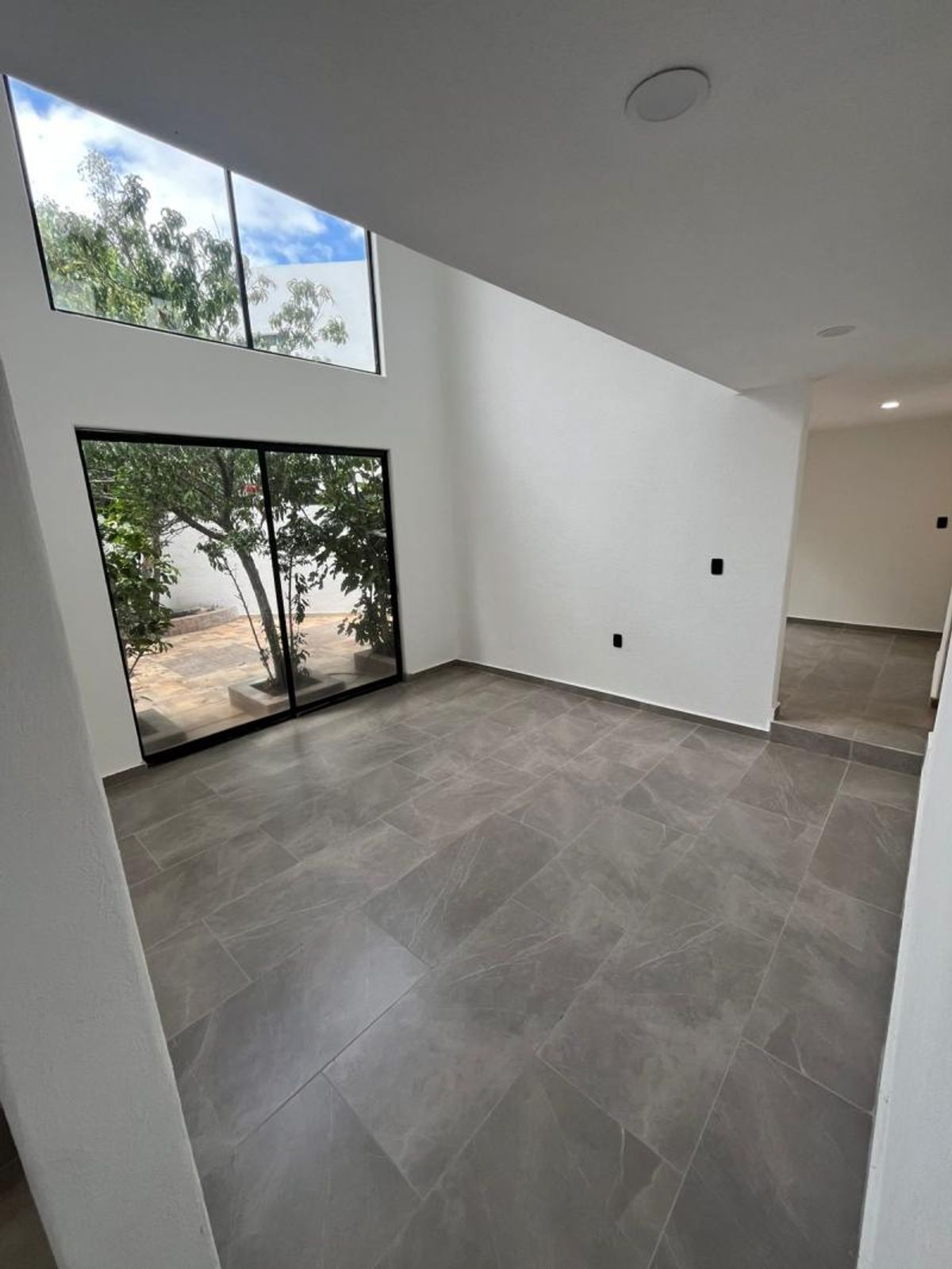 Fotografía de CASA EN VENTA EN LOMAS DEL TEC RECIEN REMODELADA