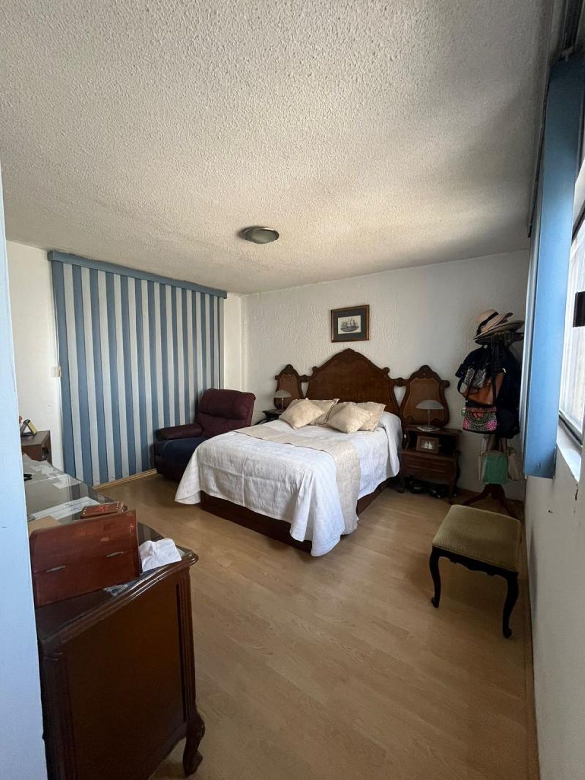 Fotografía de CASA EN VENTA EN LOMAS 4 SECCION EN ESQUINA
