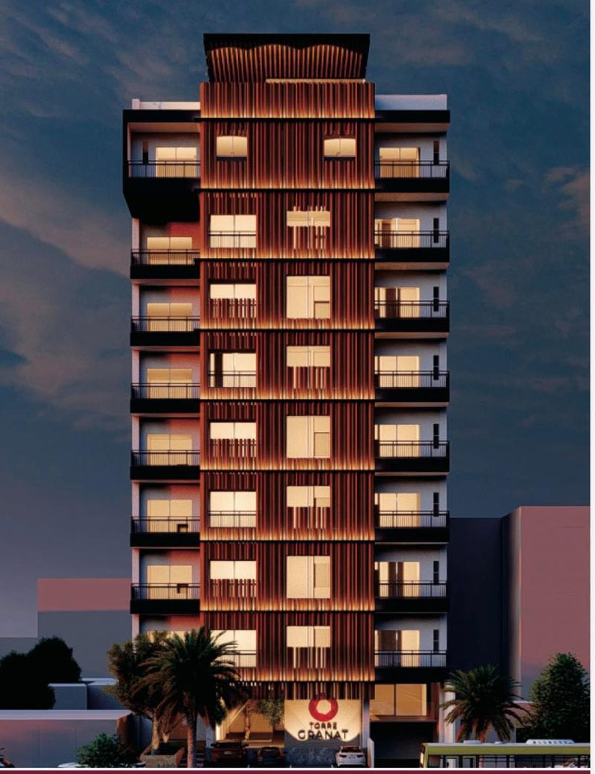 Torre de departamentos con fachada iluminada de tonos cálidos, balcones laterales y palmeras