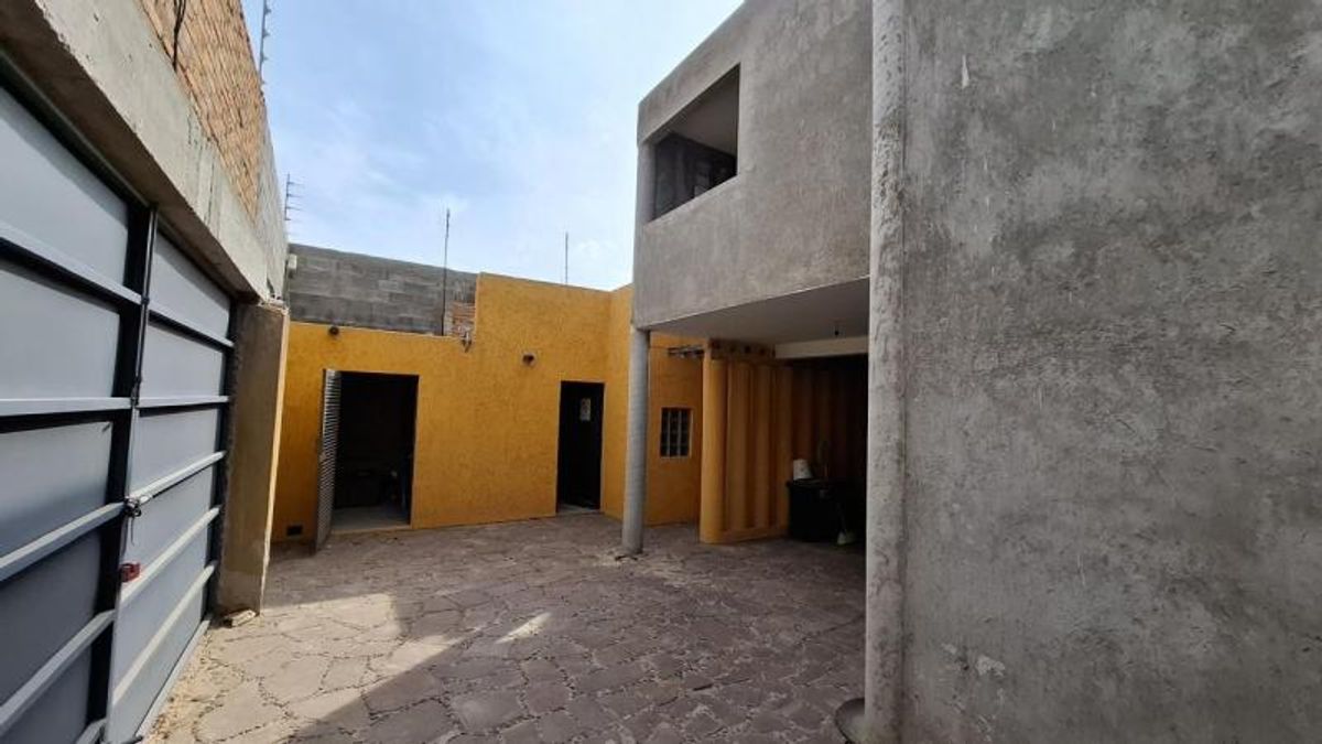 Fotografía de CASA EN VENTA EN REAL DEL POTOSI CON USO DE SUELO COMERCIAL PARA SALON DE FIESTA