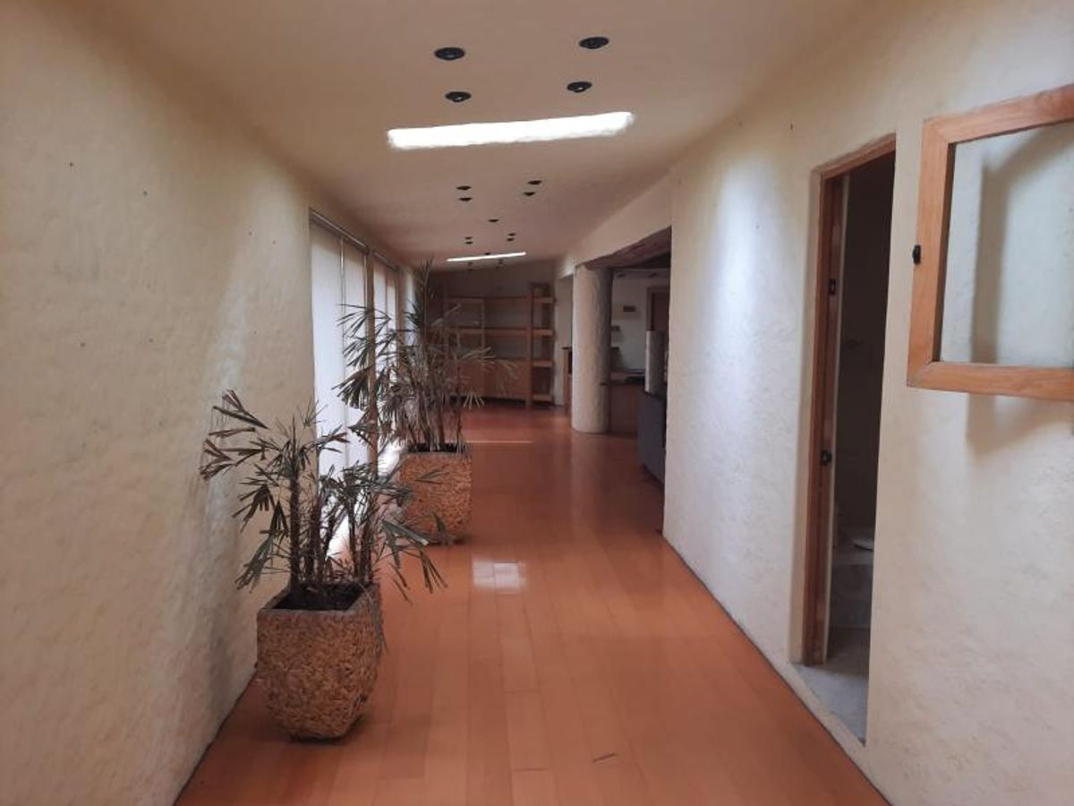 Fotografía de VENTA DE CASA EN PRIVADA Y ZONA DE LUJO EN LOMAS 3A SECCION