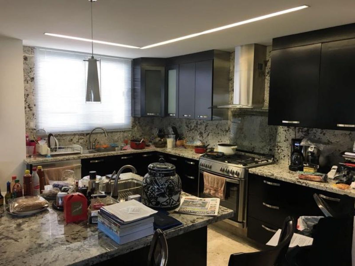Fotografía de CASA EN VENTA EN LA LOMA CLUB DE GOLF CON 1180 M2 DE CONSTRUCCIÓN, 6 RECAMARAS CON BAÑO COMPLETO Y  EXCELENTE UBICACIÓN