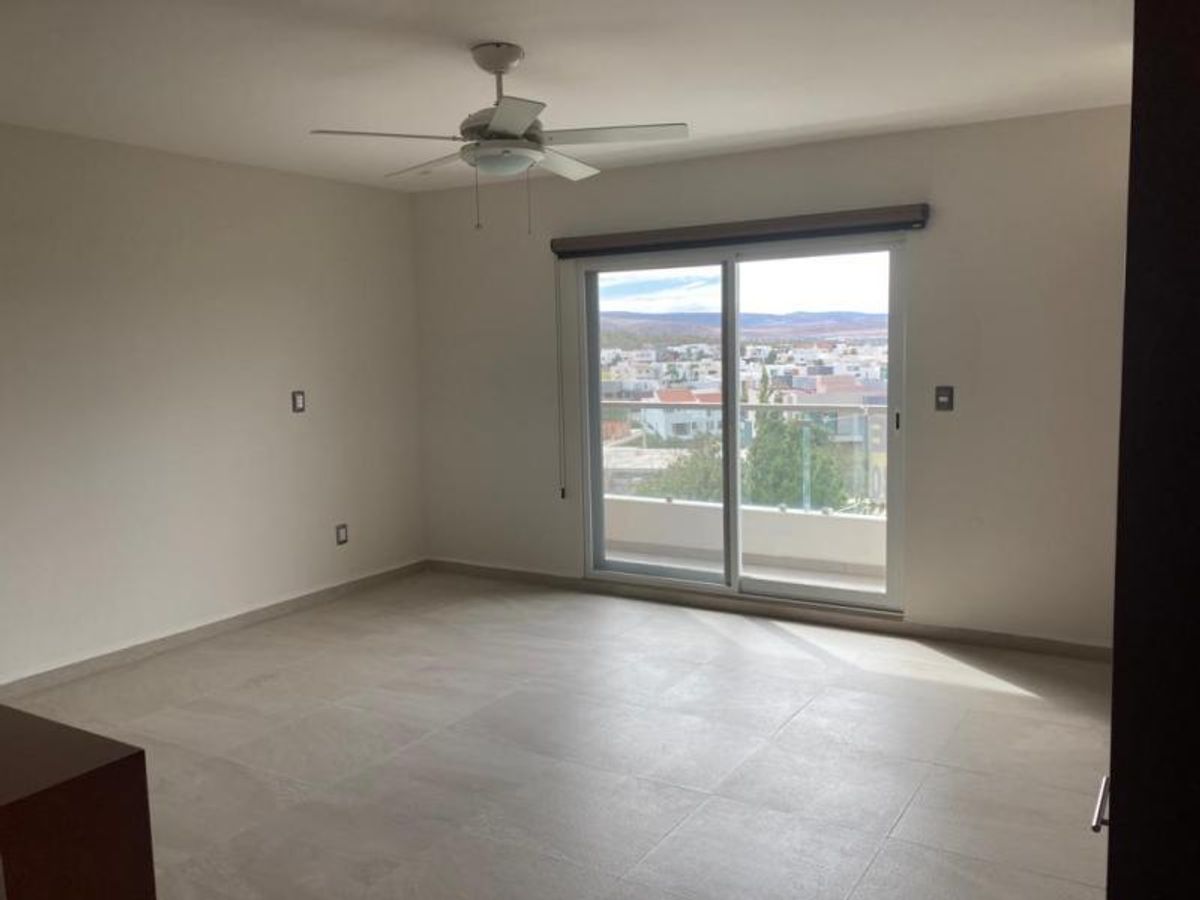 Fotografía de CASA EN VENTA EN CLUB DE GOLF CON VISTA INMEJORABLE