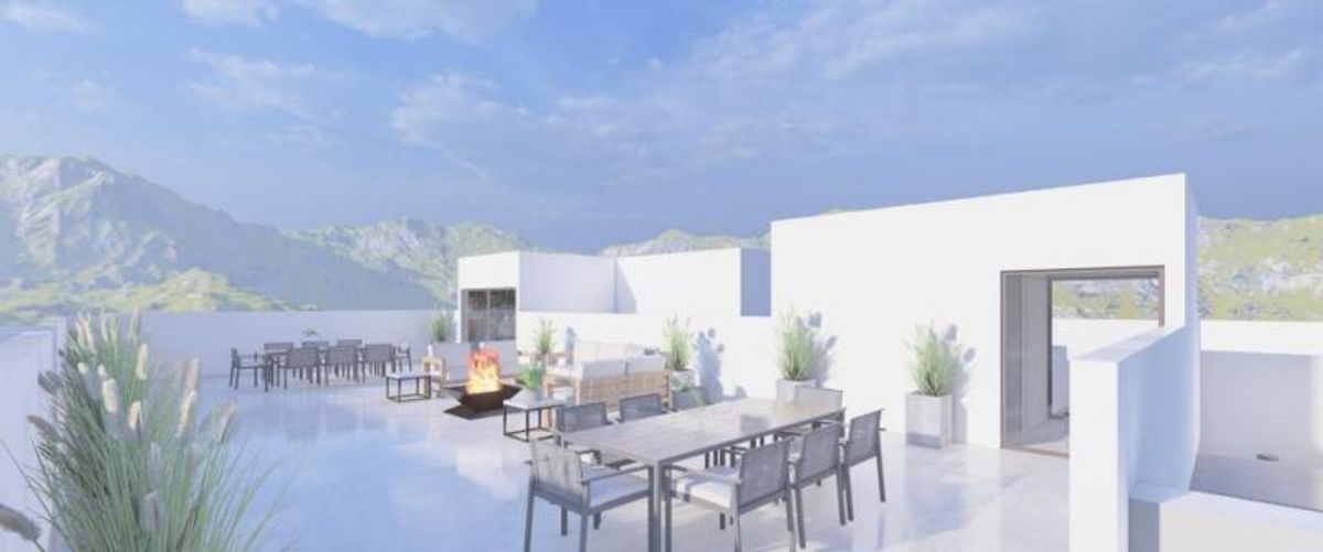 Terraza en azotea con comedores de exterior, sillones, fogonero encendido y vista a las montañas
