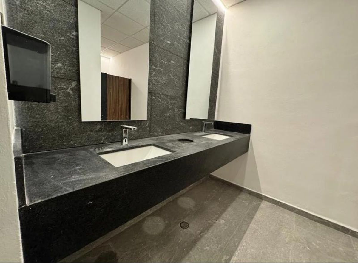Fotografía de PISO DE OFICINA EN K TOWER EN RENTA