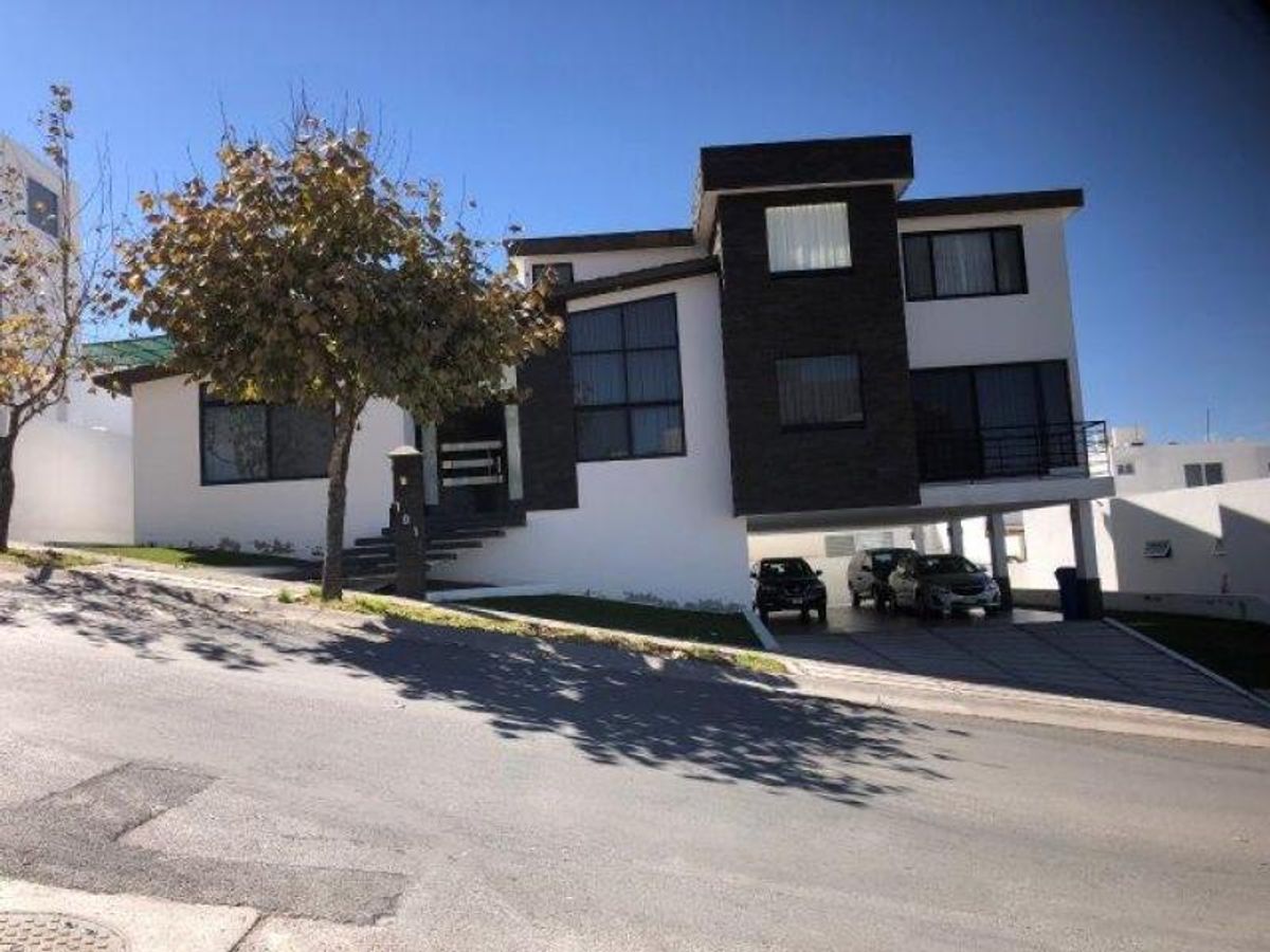 Fotografía de VENTA DE CASA EN CLUB DE GOLF LA LOMA