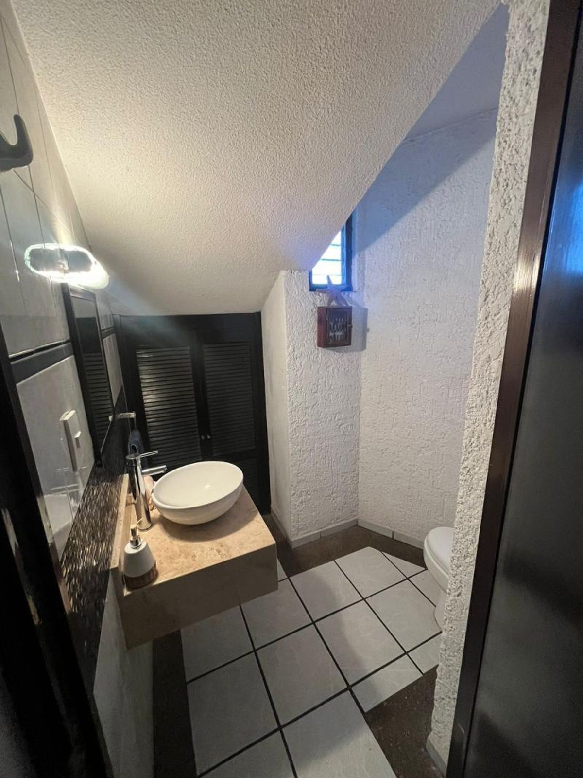 Fotografía de CASA EN VENTA EN LOMAS 4 SECCION EN ESQUINA