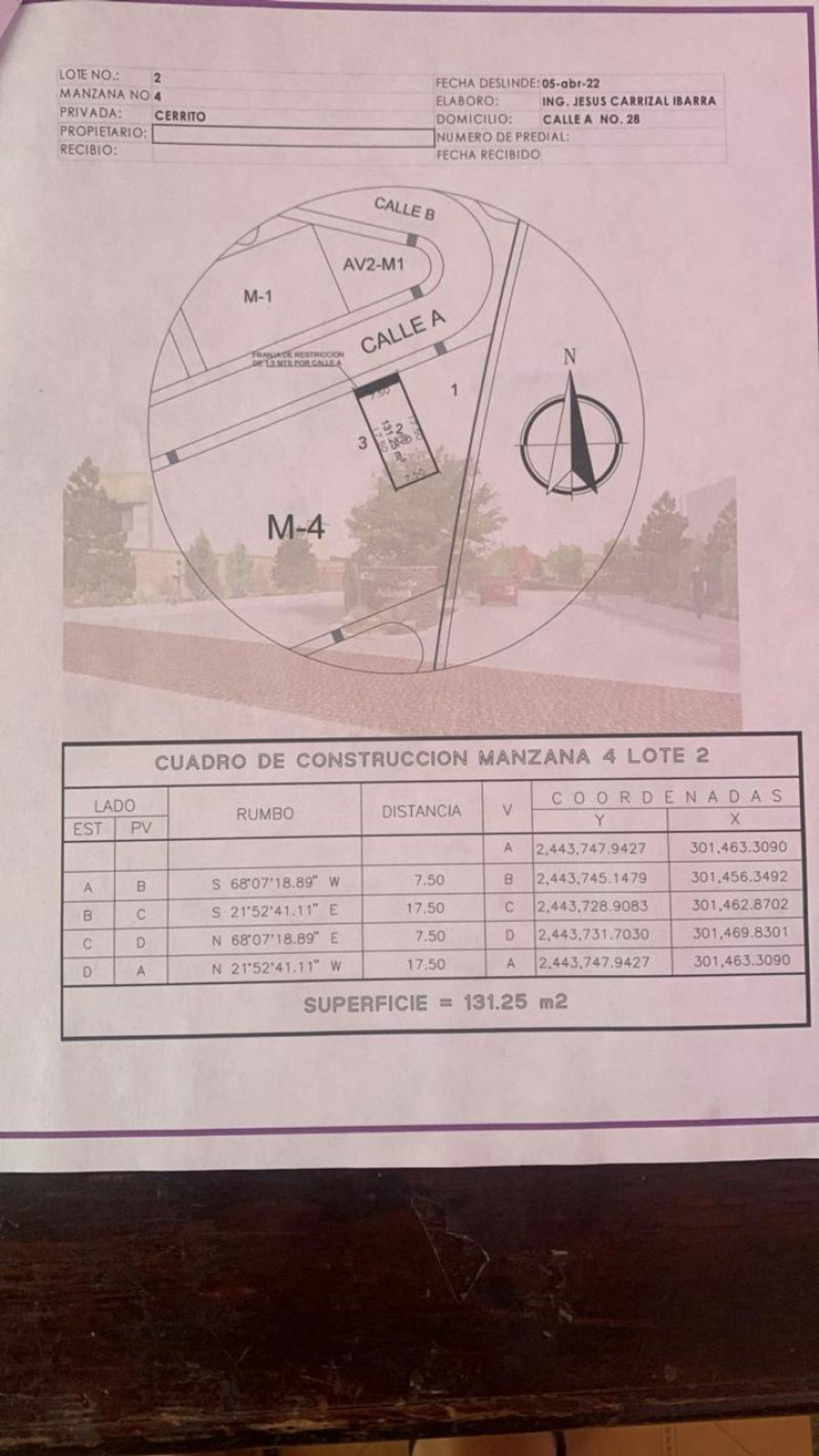 Plano de deslinde y cuadro de construcción con medidas y coordenadas del terreno