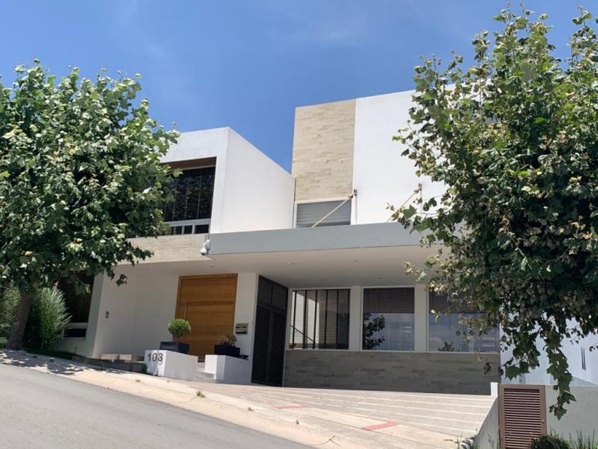 Fotografía de VENTA DE CASA EN LA LOMA CLUB DE GOLF MUY BIEN UBICADA