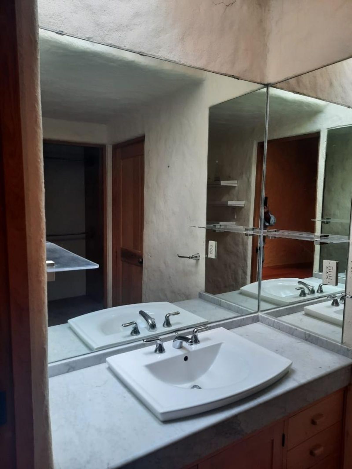 Fotografía de VENTA DE CASA EN PRIVADA Y ZONA DE LUJO EN LOMAS 3A SECCION