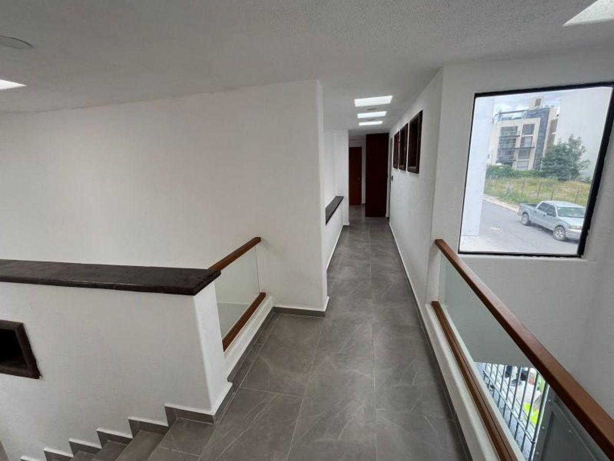 Fotografía de CASA EN VENTA EN LOMAS DEL TEC RECIEN REMODELADA