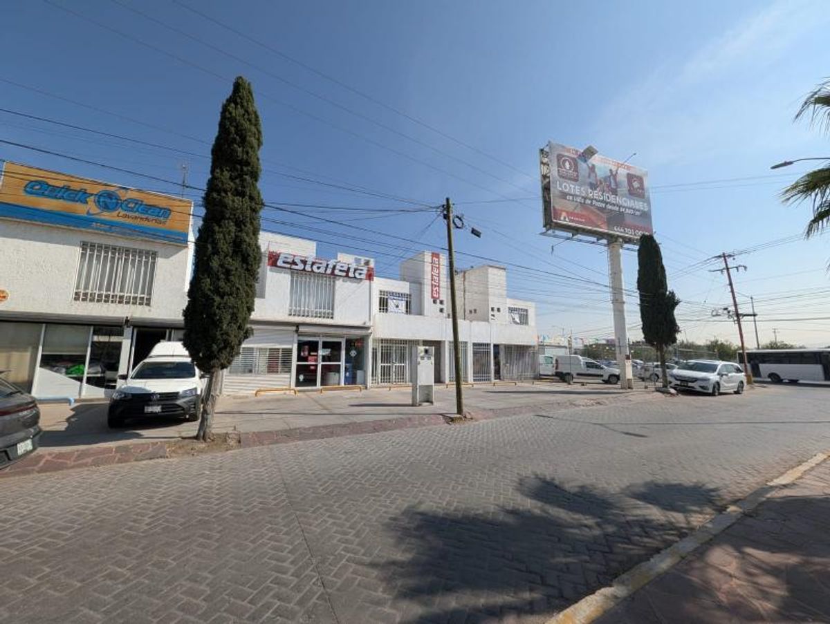 Fotografía de LOCALES EN RENTA FRENTE A PLAZA SENDERO