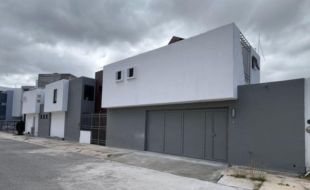 Fotografía de CASA EN VENTA EN LOMAS DEL TEC RECIEN REMODELADA