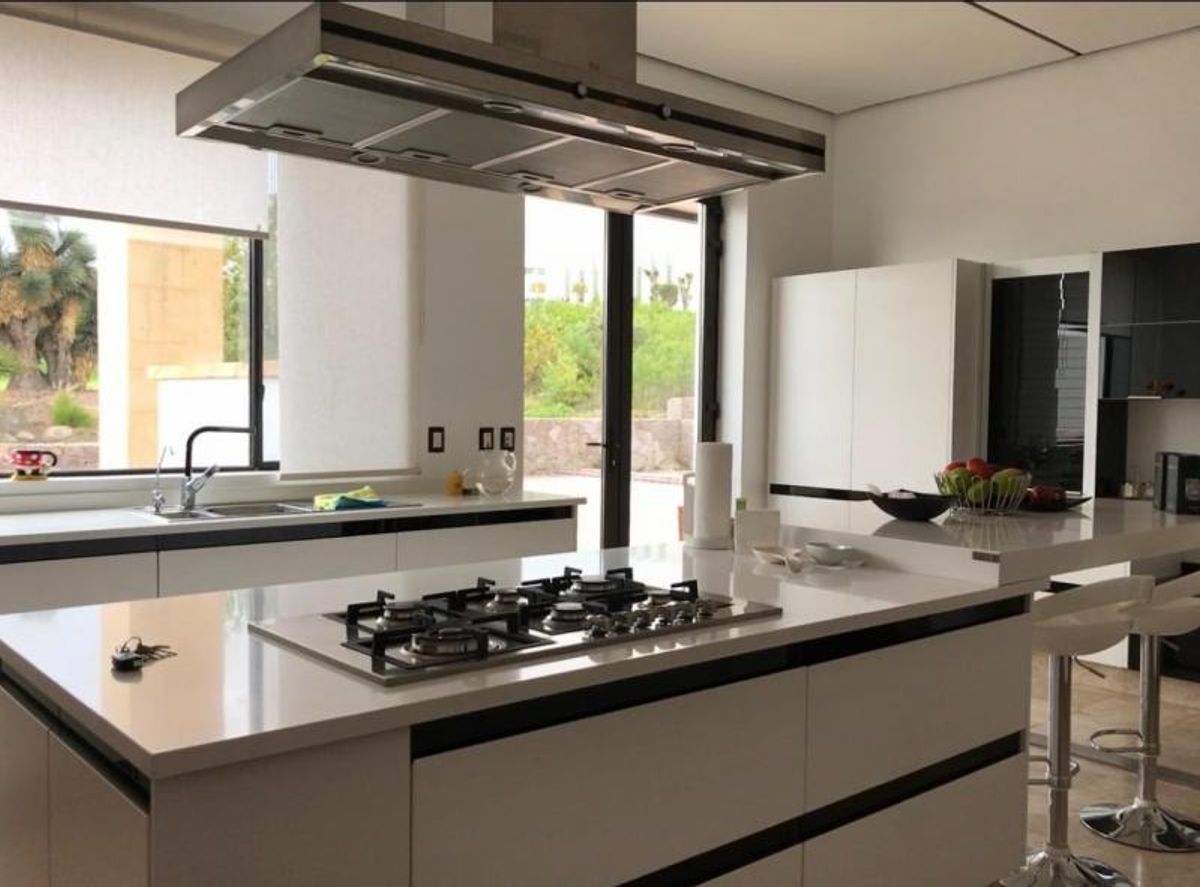 Fotografía de CASA EN VENTA EN CLUB DE GOLF LA LOMA CON ALBERCA