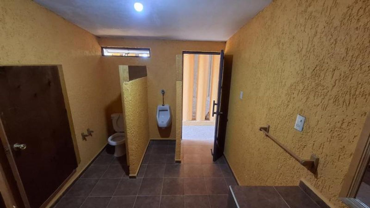 Fotografía de CASA EN VENTA EN REAL DEL POTOSI CON USO DE SUELO COMERCIAL PARA SALON DE FIESTA