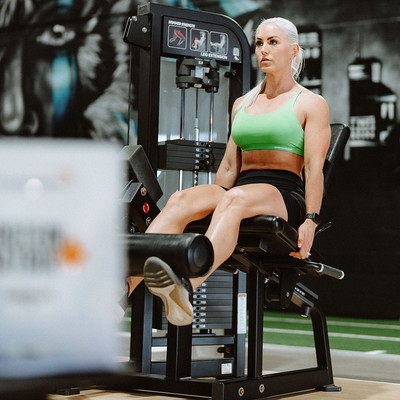 Leg extensions vs squats for quadricep growth