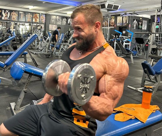 Bulk Nutrients Ambassadors Tom Stanley left curl