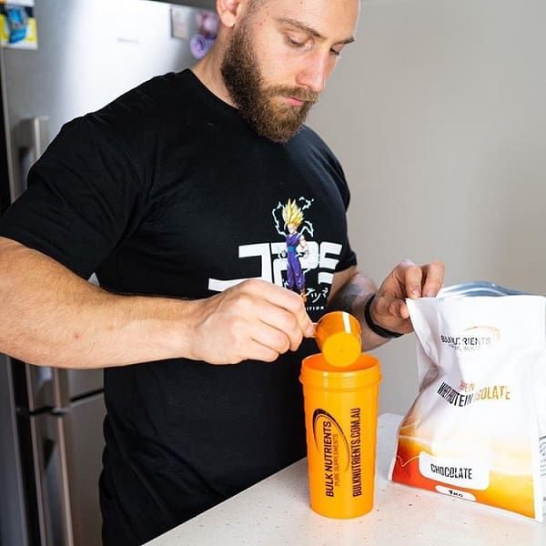 Sam making a protein shake using a scoop of Bulk Nutrient's Whey Protein Isolate (WPI) in Chocolate flavour. Bulk Nutrients Whey Protein Isolate (WPI) is ultra-high in protein and is certified as being sourced from grass fed cows. Available in 1kg pouches and in 11 delicious flavours with price breaks up to 20kg.