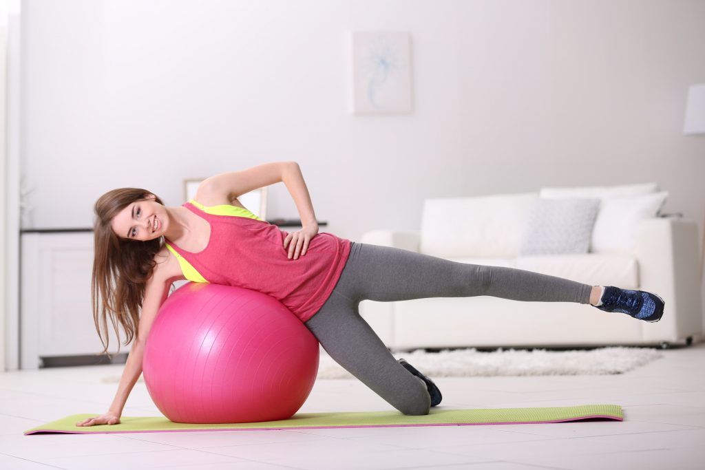 Woman-fitball-balance-pink