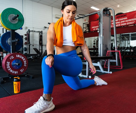 Does stretching in between sets help us grow more muscle?