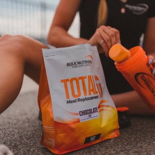 Ideal for those who need a quick and nutritious meal replacement, Bulk Nutrients' Total Meal Replacement has all the necessary components for a single meal, making it the go-to supplement. Chocolate flavour.