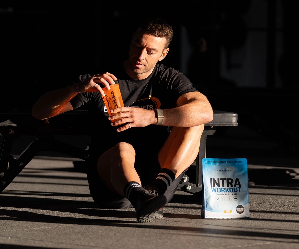 Bulk Ambassador Ed Roberts holding a 750g pouch of Bulk Nutrient's vegan-friendly Intra Workout free-amino protein. Intra Workout is a refreshing way to take protein... Intra Workout is 100% plant based free form amino acids and available in four great flavours (Berry, Cola, Lemonade and Pineapple!). Available in 750g pouches.