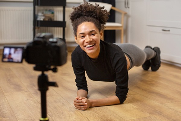 Make sure your online fitness trainer has great âhow-toâ instructional videos.