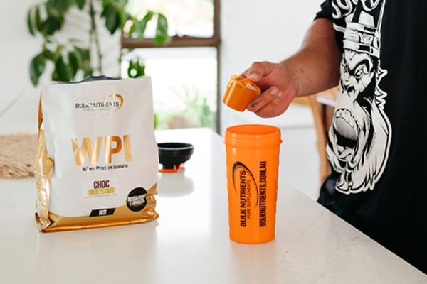 Making a protein shake using a scoop of Bulk Nutrient's Whey Protein Isolate (WPI) in Chocolate flavour. Bulk Nutrients Whey Protein Isolate (WPI) is ultra-high in protein and is sourced from grass fed cows. Available in 1kg pouches and in 11 delicious flavours with price breaks up to 20kg.