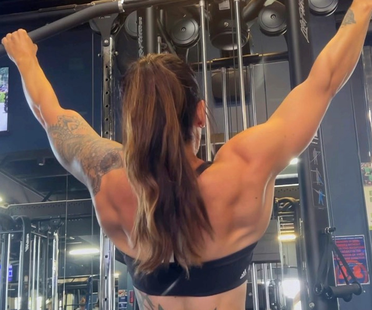 Bulk Nutrients Ambassador Tammie Sarkozy doing weight pull downs