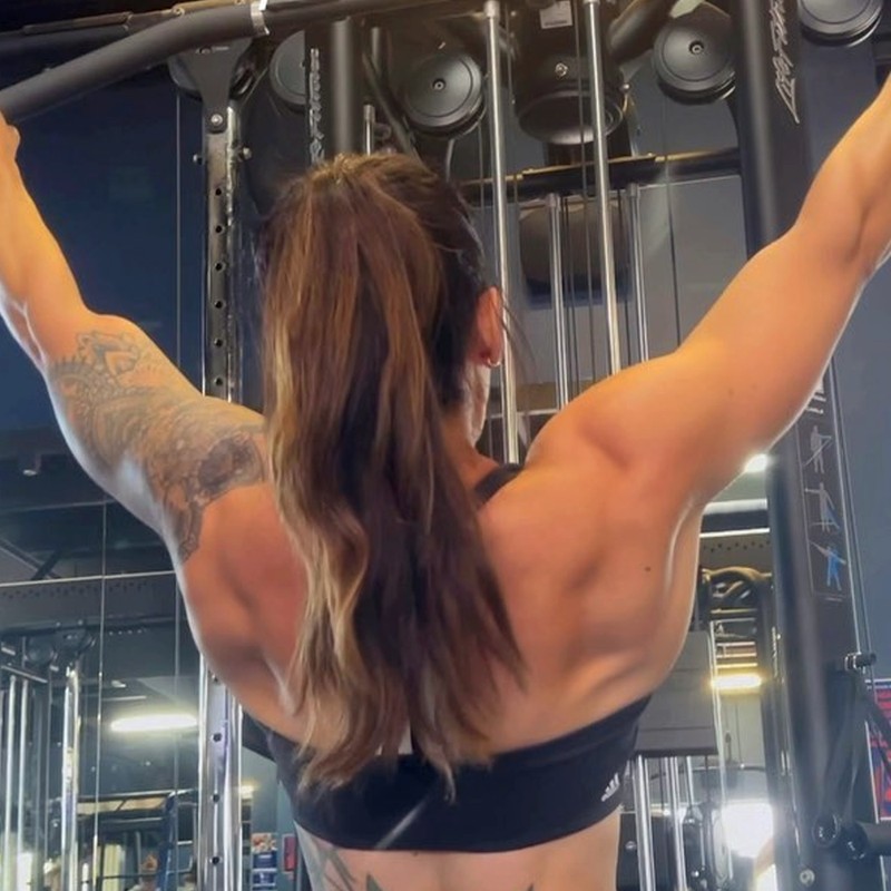 Bulk Nutrients Ambassador Tammie Sarkozy doing weight pull downs